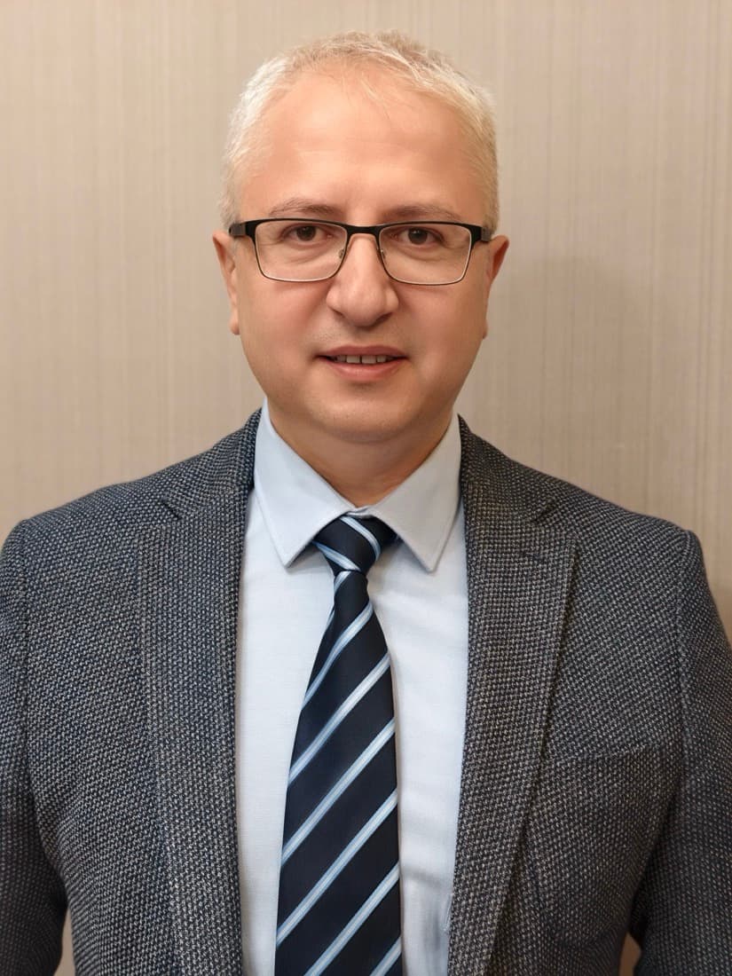 Prof. Dr. Mehmet Çınar portresi